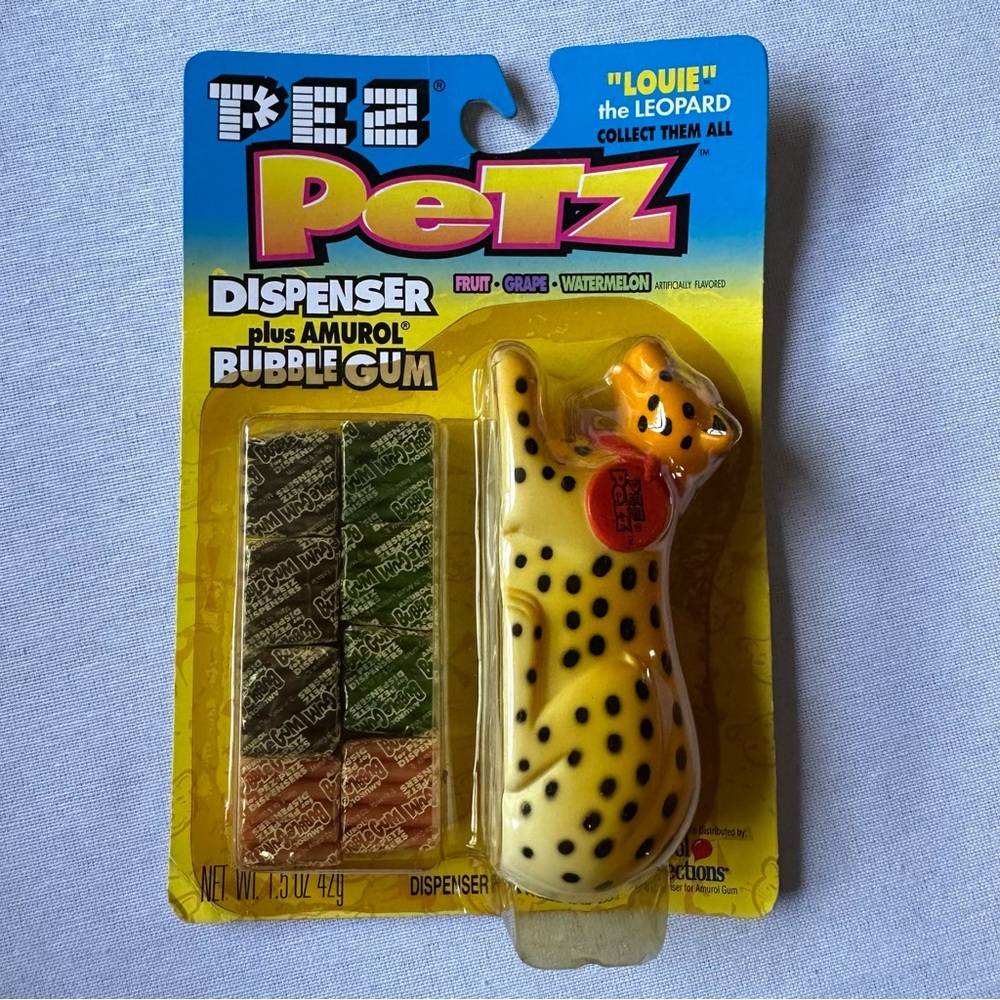 1998 PEZ PETZ “LOUIE” THE LEOPARD DISPENSER PLUS AMURAL BUBBLE GUM